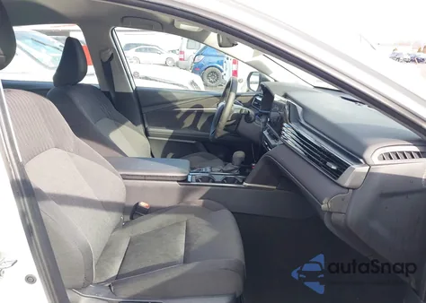 2025 Toyota Camry Le из США, поврежденный, VIN 4T1DAACK1SU512813